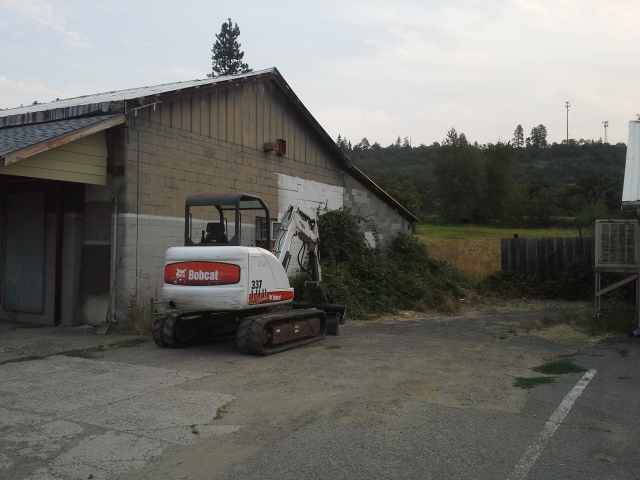 Eagle Point – Abandoned Grocery store debris hauloff, grading, cleanup